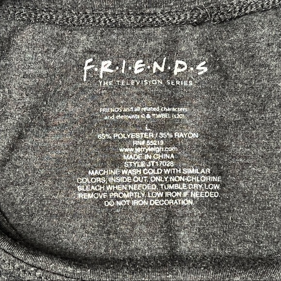 FRIENDS TEE SHIRT - Picture 3 of 3